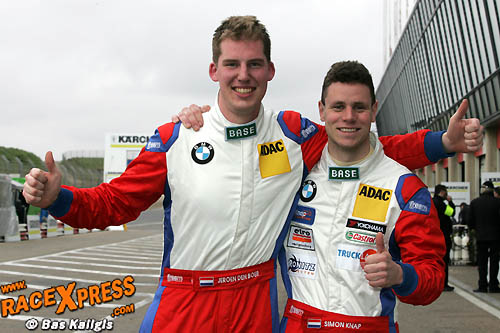 DB Motorsport met Jeroen den Boer (L) en Simon Knap (R) na mooie zege in ADAC GT Masters Zandvoort